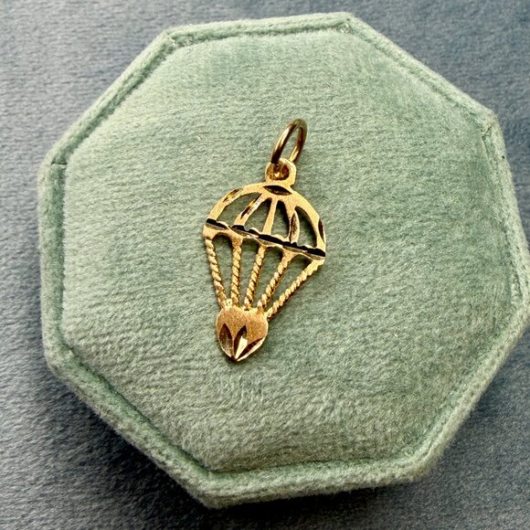 Jewelry - 10K Solid Yellow Gold Air Balloon Pendant